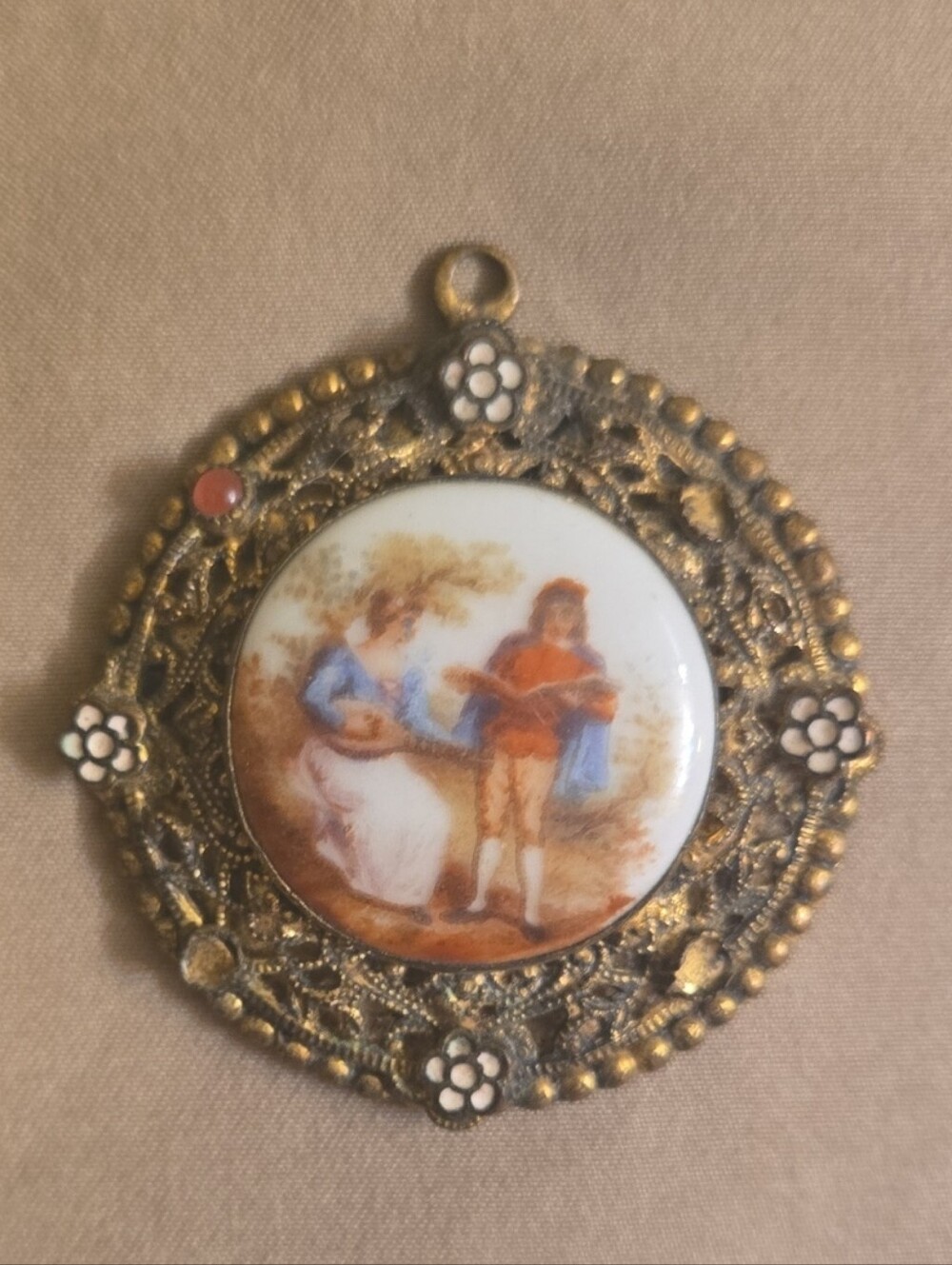 Vintage Gold Tone Round Portrait Pendant Necklace - White & Gold